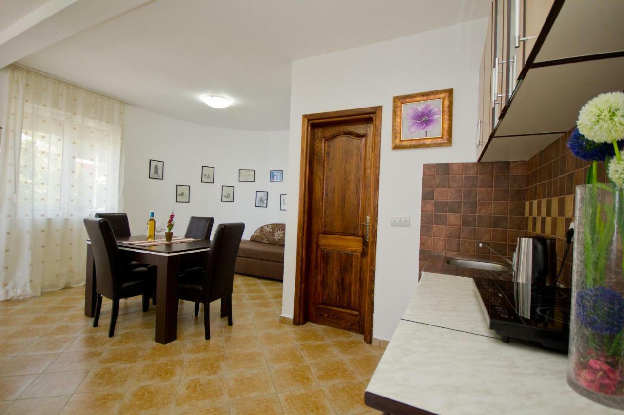 Apartments Dora Dobra Voda Exterior foto